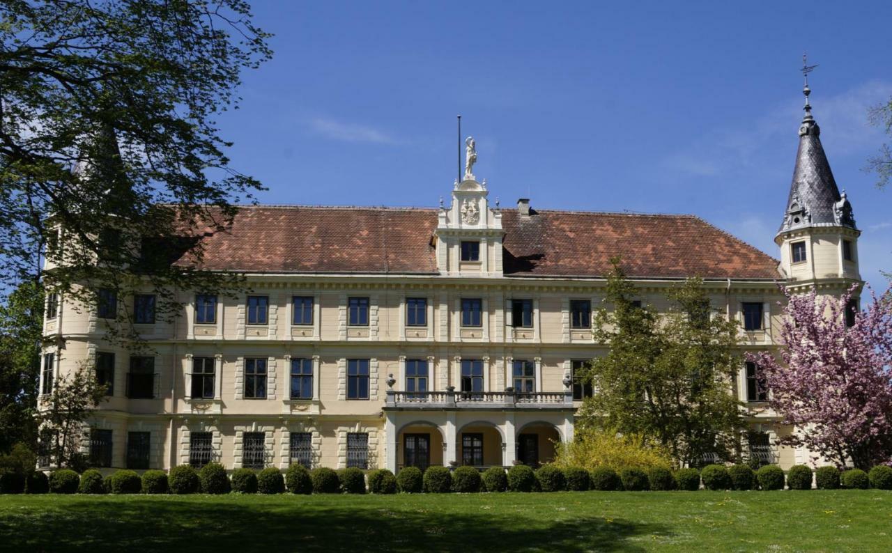 Schloss Puchberg 벨스 외부 사진